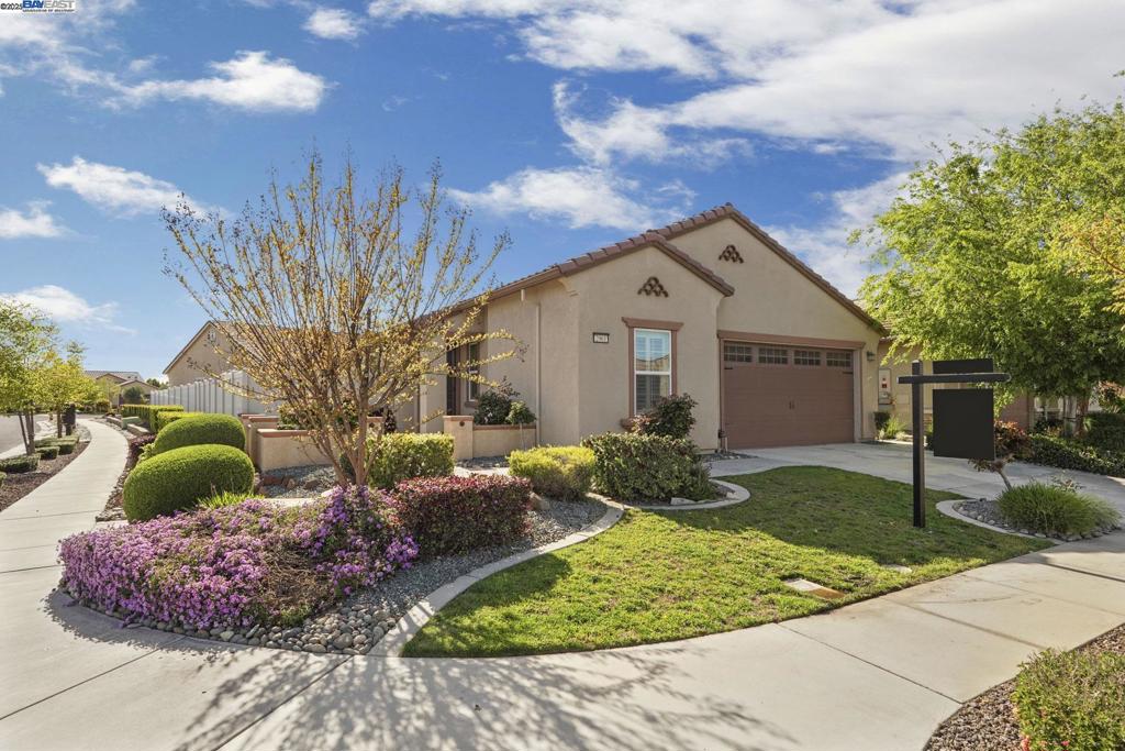 2961 Clear Point Way, Manteca, CA 95336