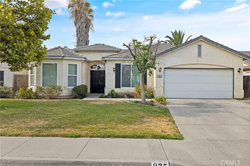 925 W Orange St, Hanford, CA 93230