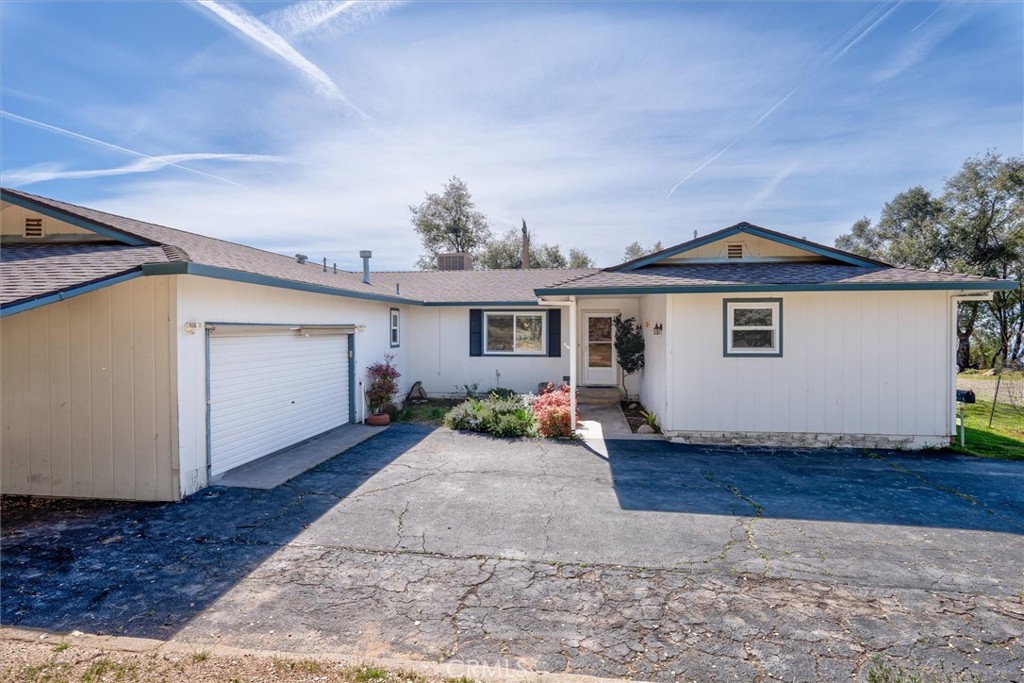 5808 Illilouette Falls St, Mariposa, CA 95338