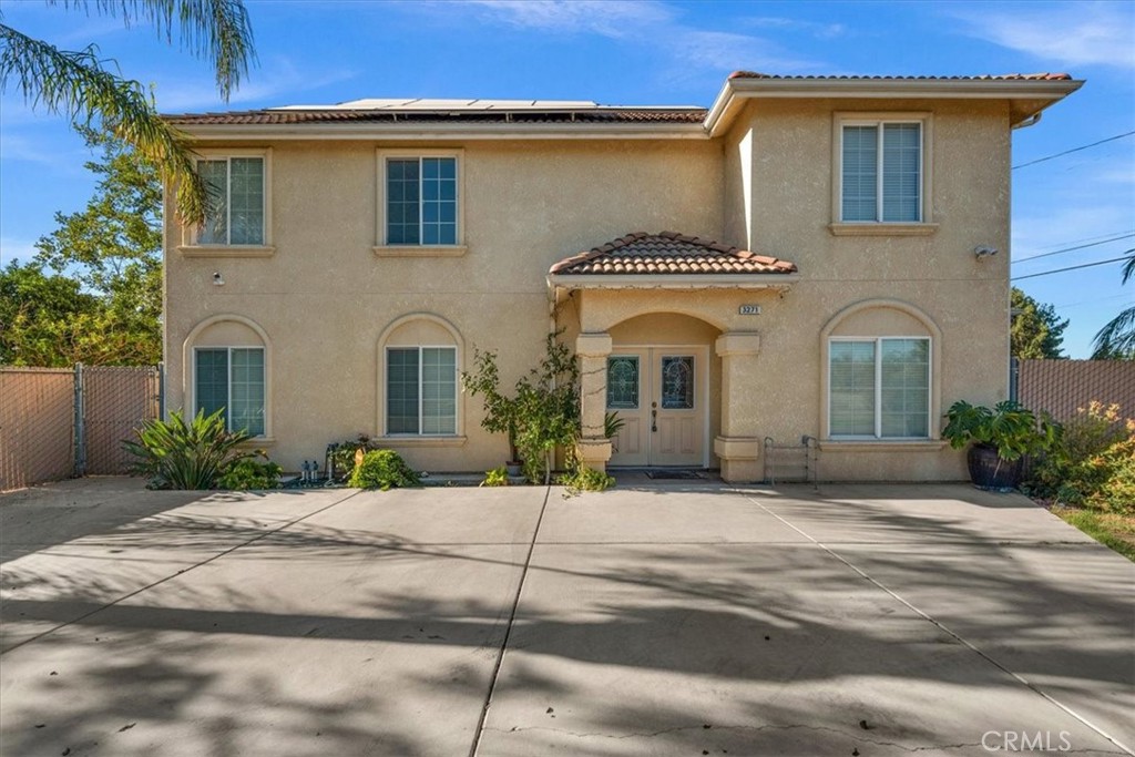 3271 E Muscat Ave, Fresno, CA 93725