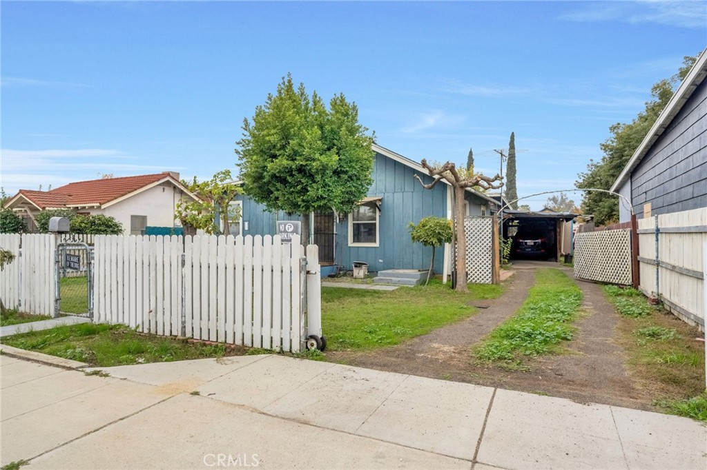 2463 Thompson, Selma, CA 93662