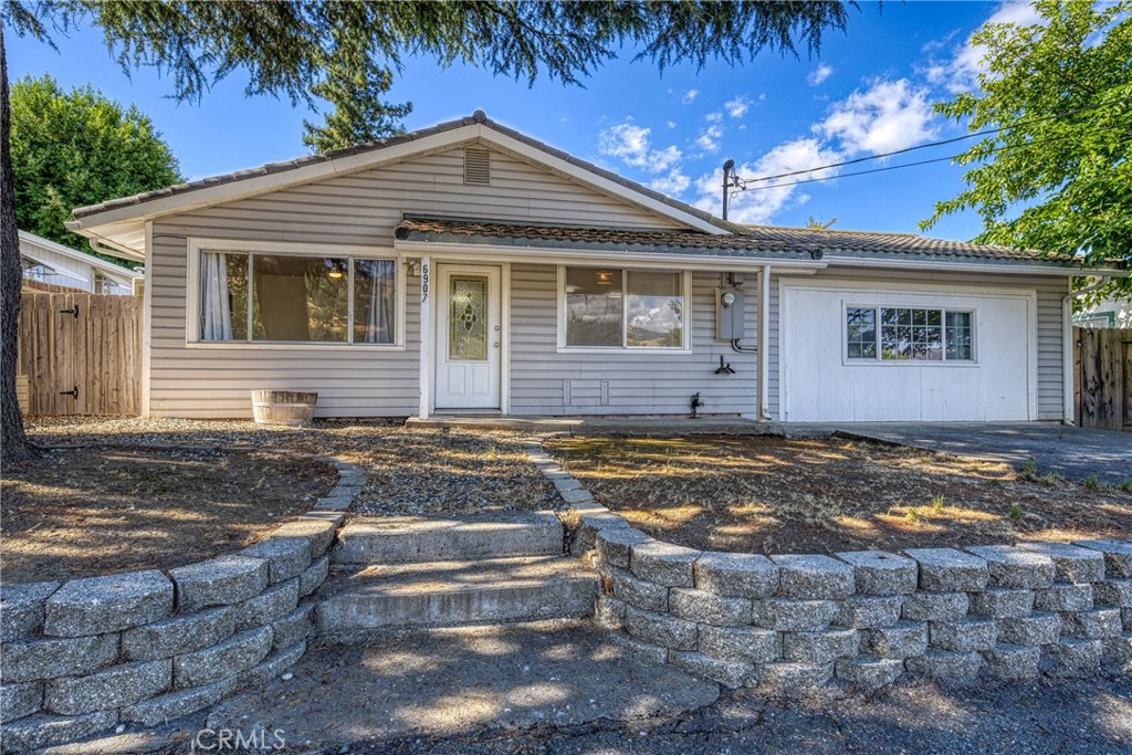 6907 Laurel Del Dr, Lucerne, CA 95458