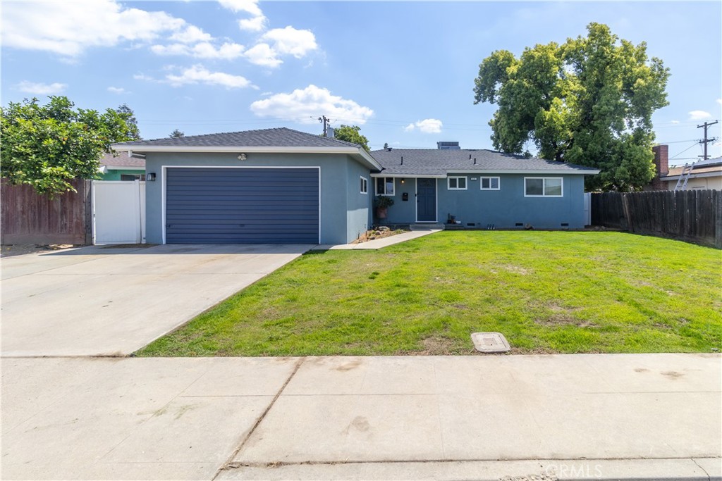 42 W Rall Ave, Clovis, CA 93612