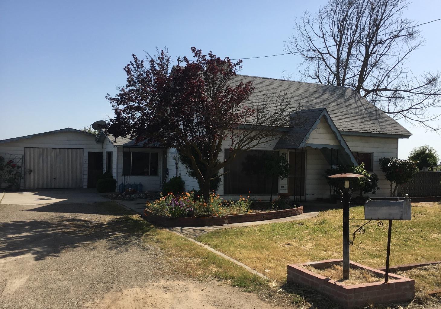 London Properties Dinuba Real Estate 696 W Sierra Way