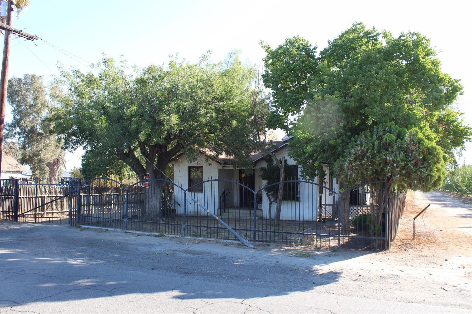 London Properties Kerman Real Estate 1561 N Ave