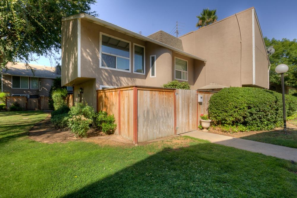 London Properties Fresno Real Estate 6614 N 3RD St