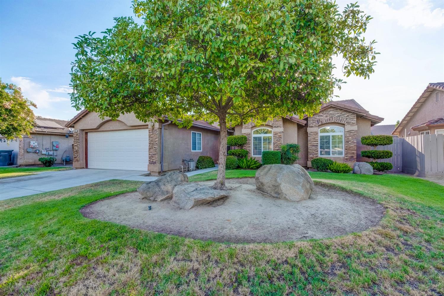 London Properties Kerman Real Estate 374 S Boyd Ave