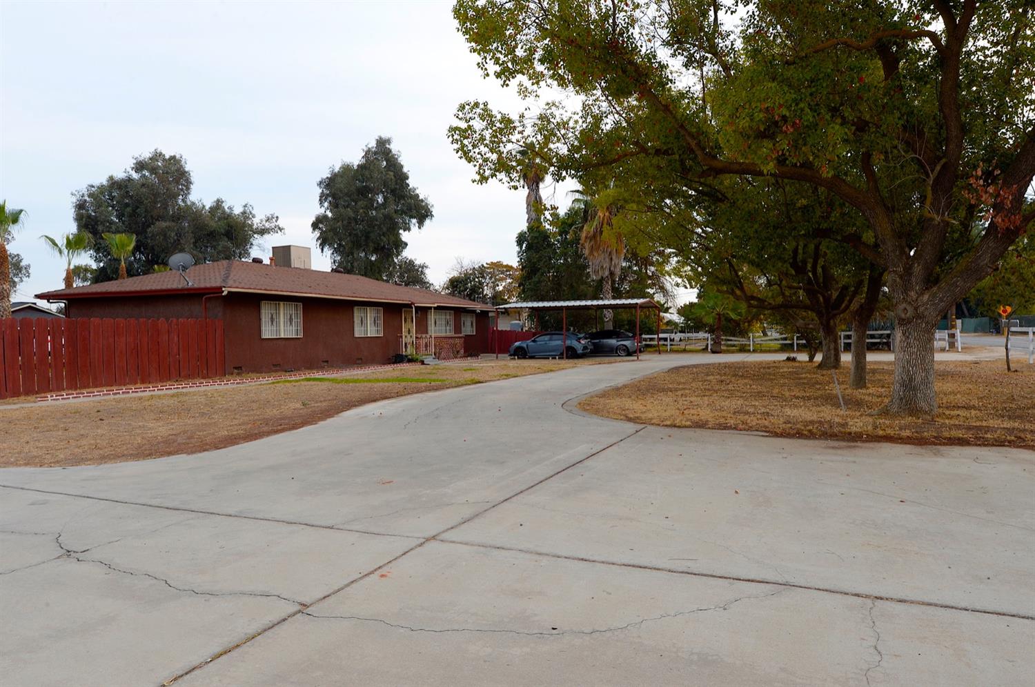 1524 N Blythe Ave, Fresno, CA 93722