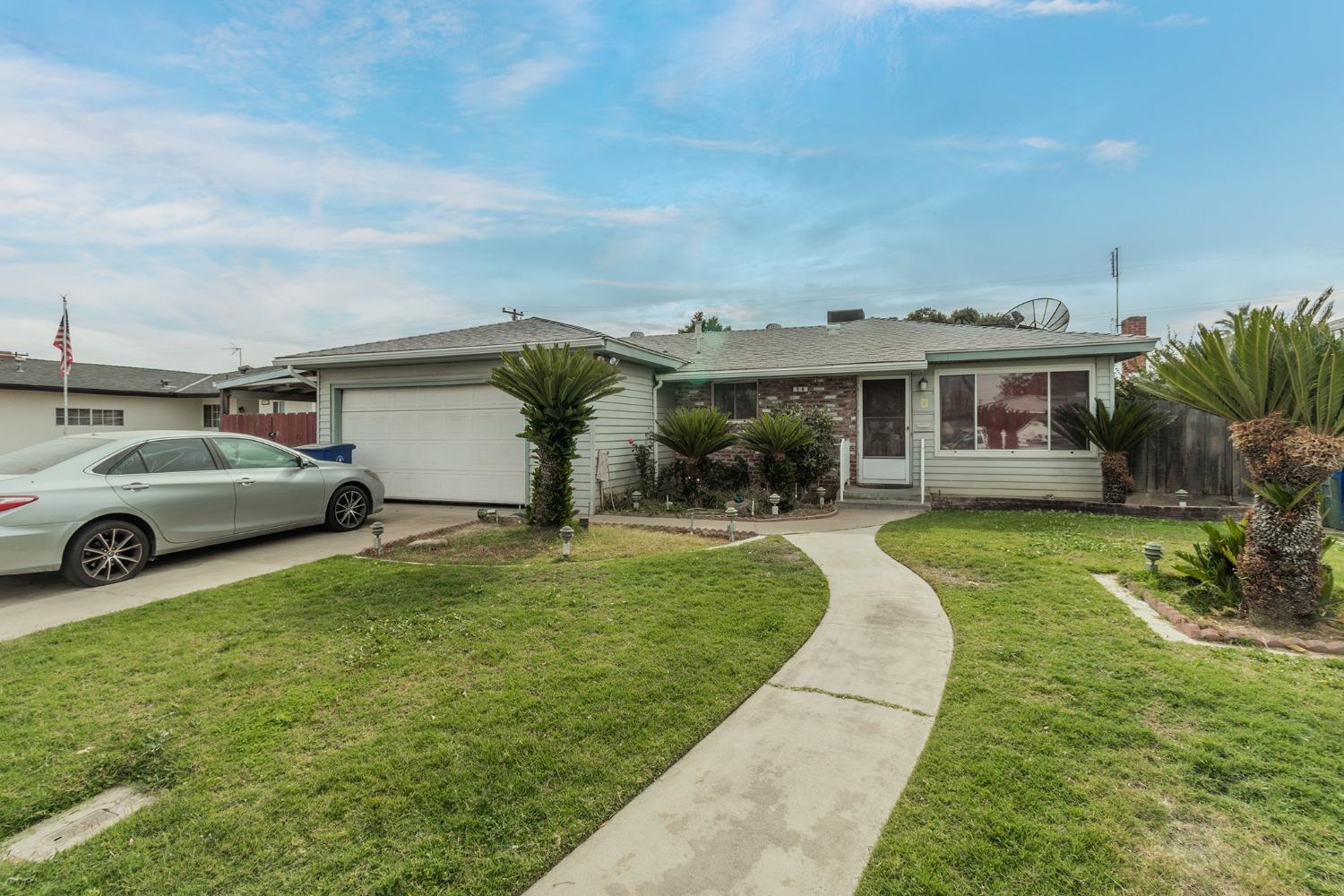 506 W Scott Ave, Clovis, CA 93612