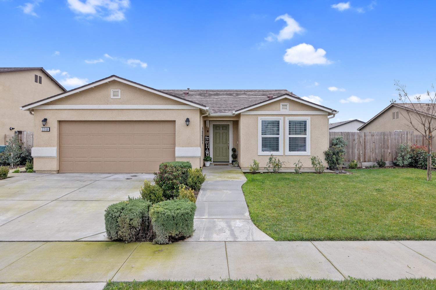 2209 W Eldridge Ave, Tulare, CA 93274
