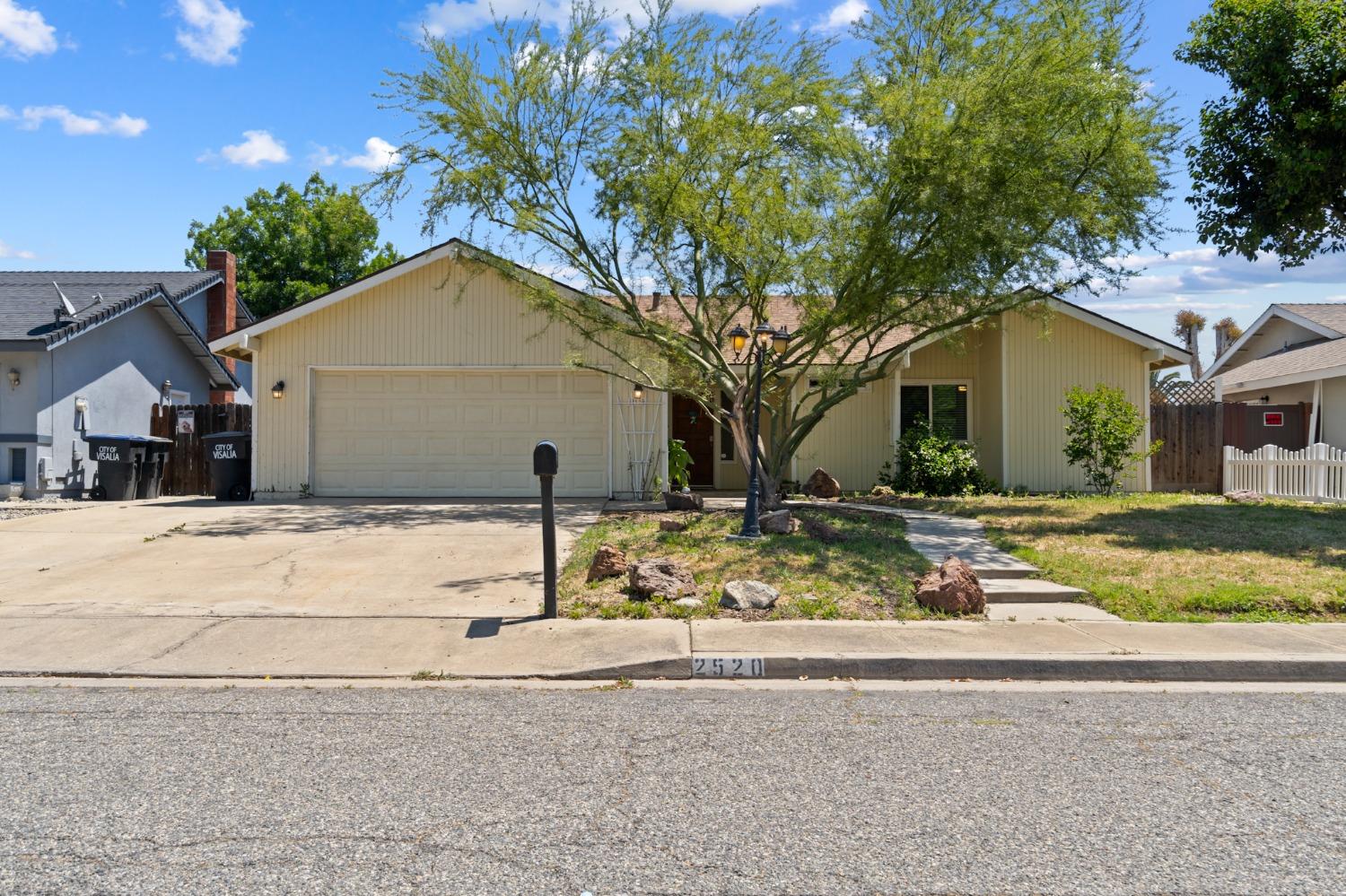 2520 N Bradley St, Visalia, CA 93292