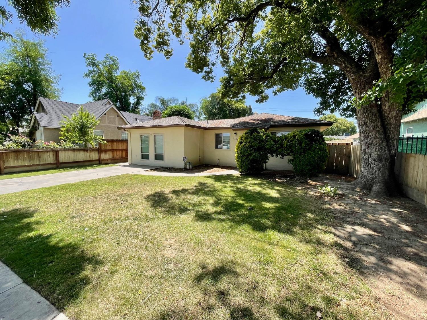3284 E Pine Ave, Fresno, CA 93703