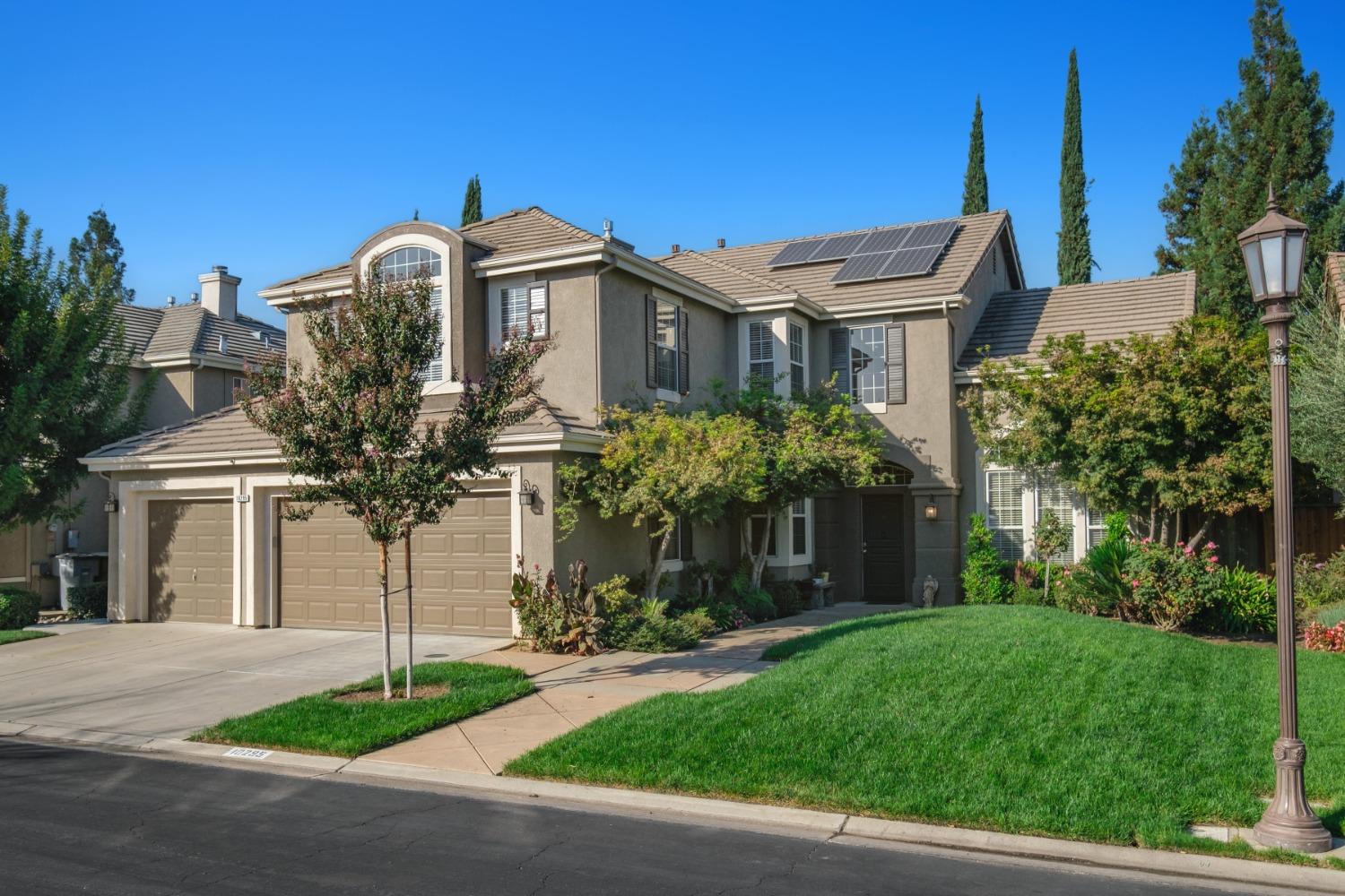 10295 N Sterling Ln, Fresno, CA 93730