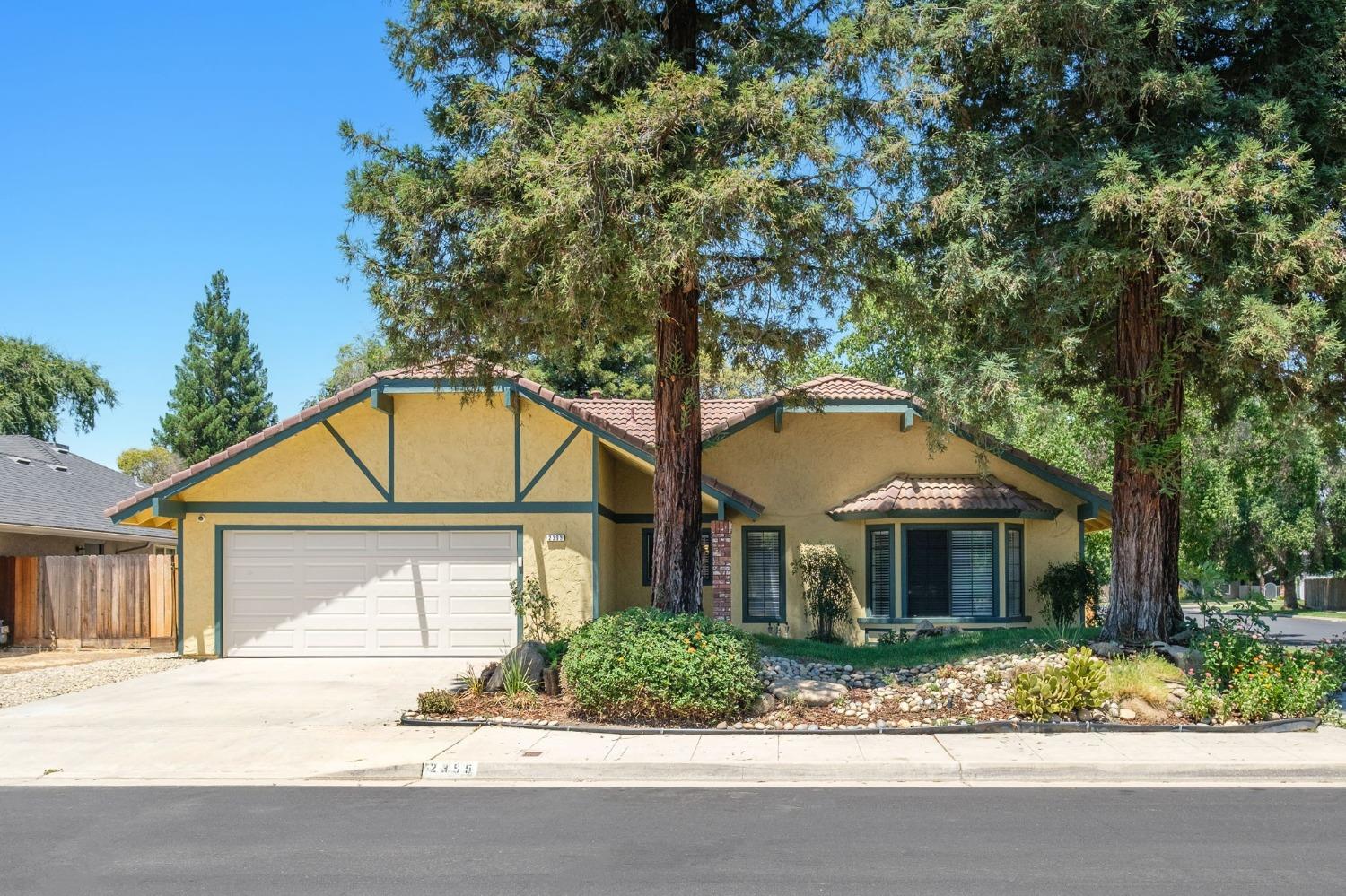 2395 Beverly Ave, Clovis, CA 93611