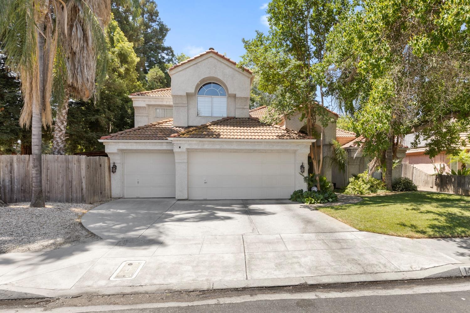 1471 E Omaha Ave, Fresno, CA 93720