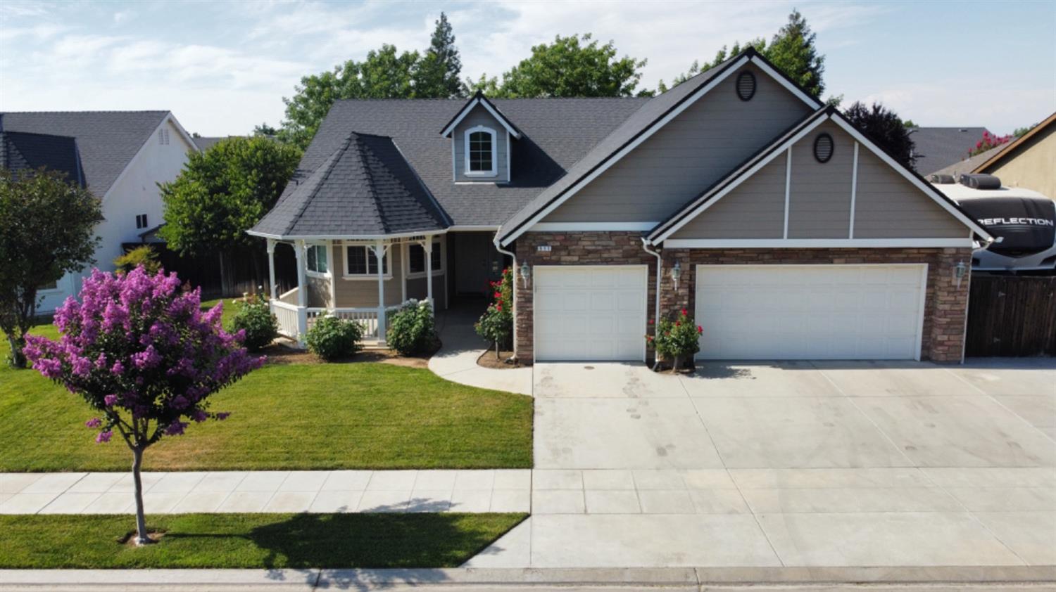 511 W Everglade Ave, Clovis, CA 93619