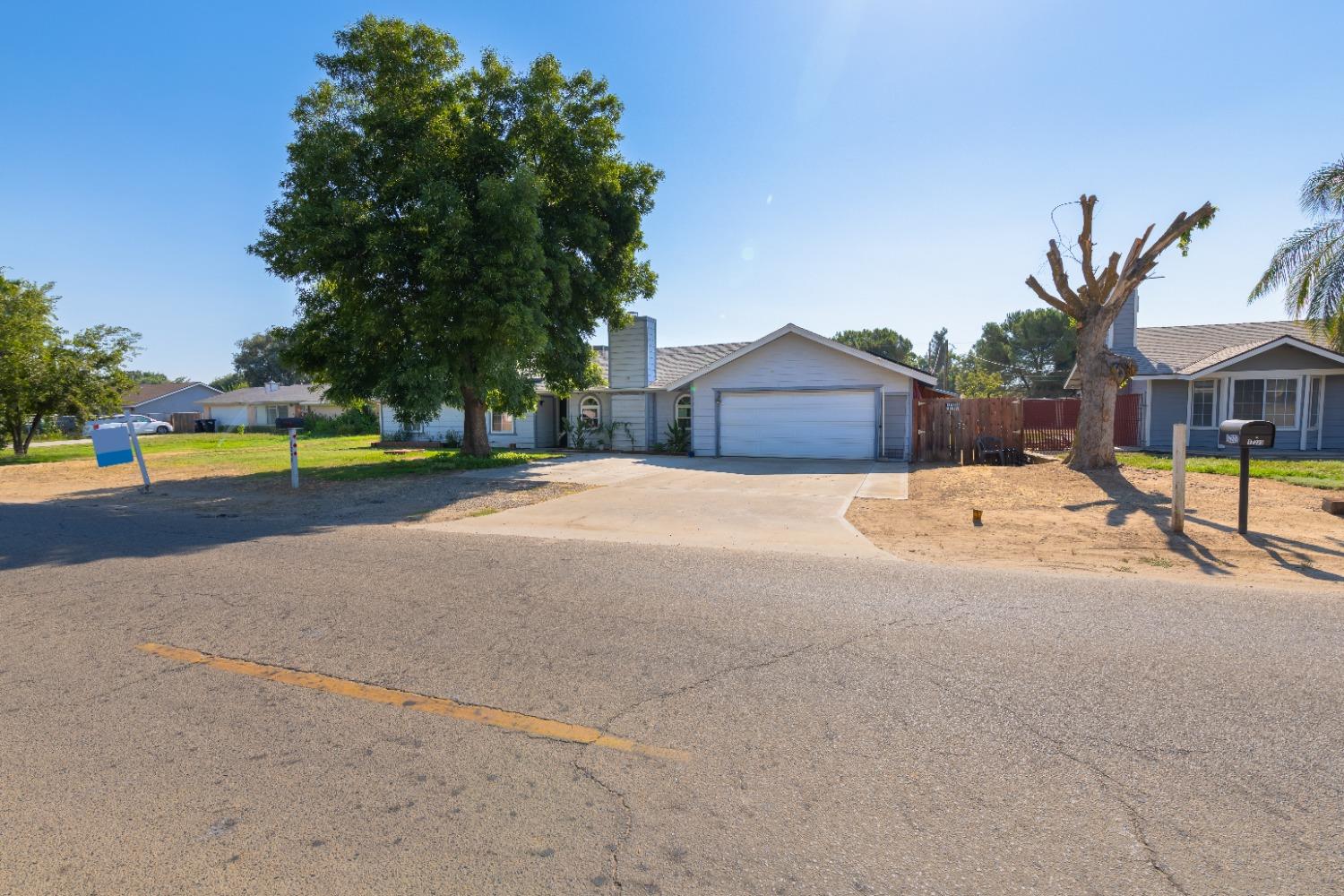 17241 Rodeo Dr, Madera, CA 93638