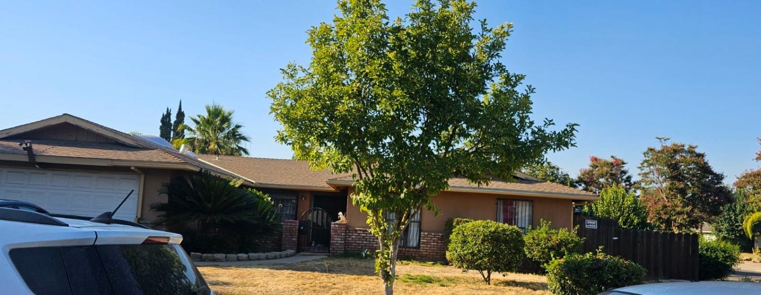 5275 E Inyo St, Fresno, CA 93727