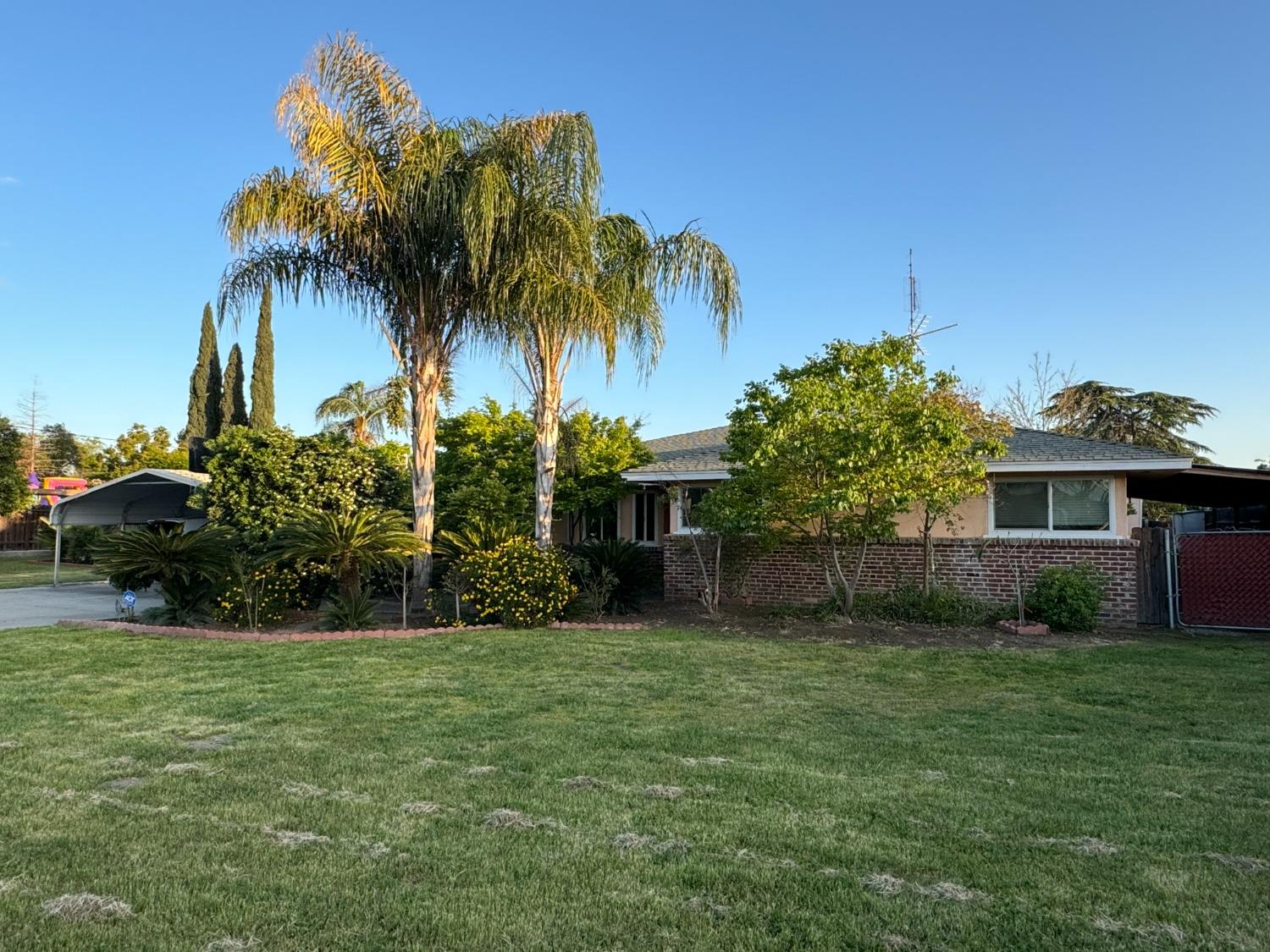 652 W Holland Ave, Clovis, CA 93612