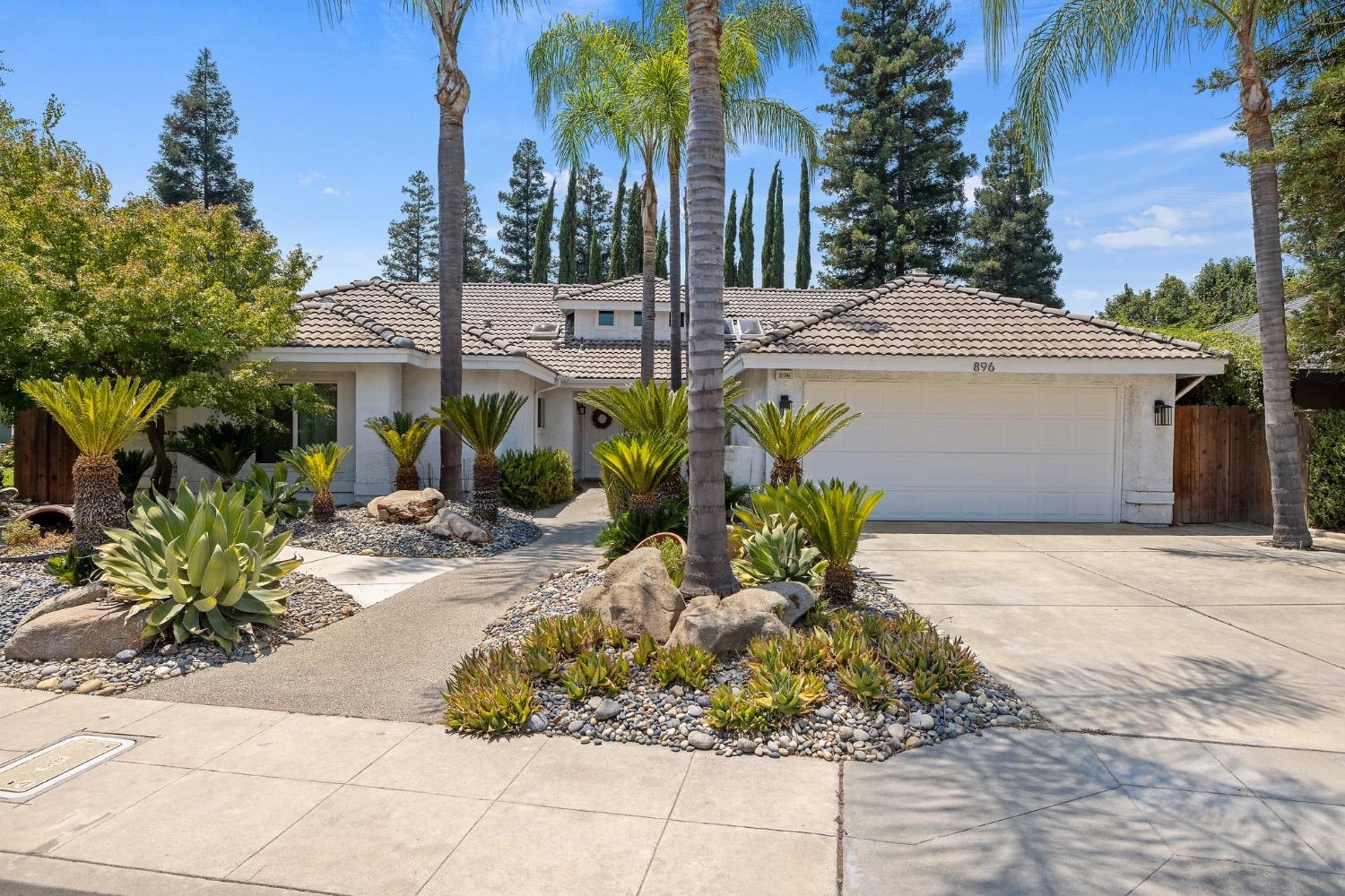 896 E Catalina Cir, Fresno, CA 93730