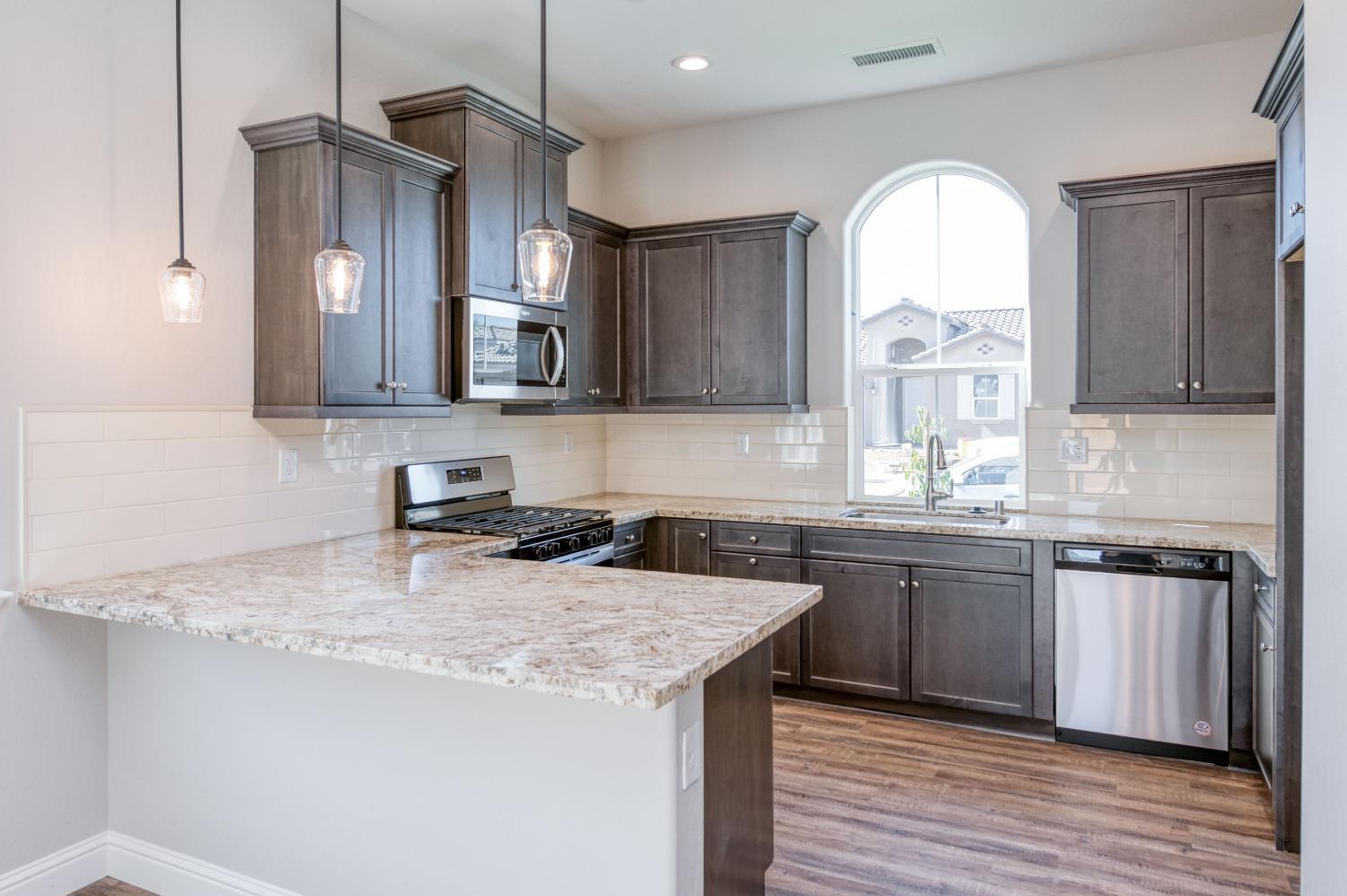 1172 Emerald Ln, Madera, CA 93638