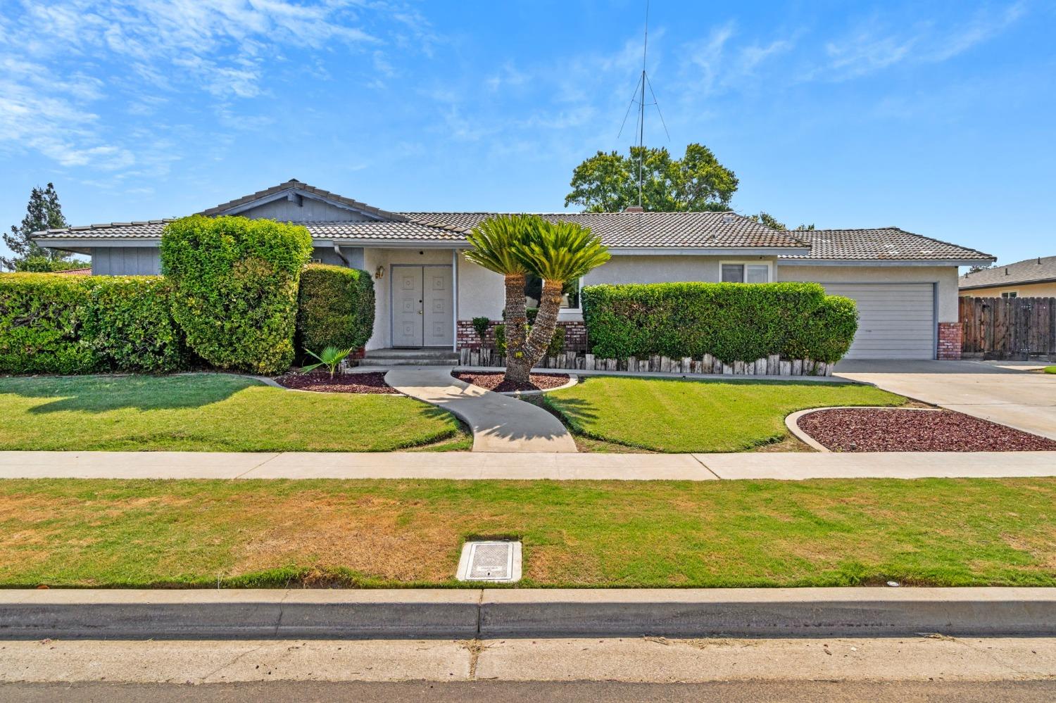 6664 N Whitney Ave, Fresno, CA 93710