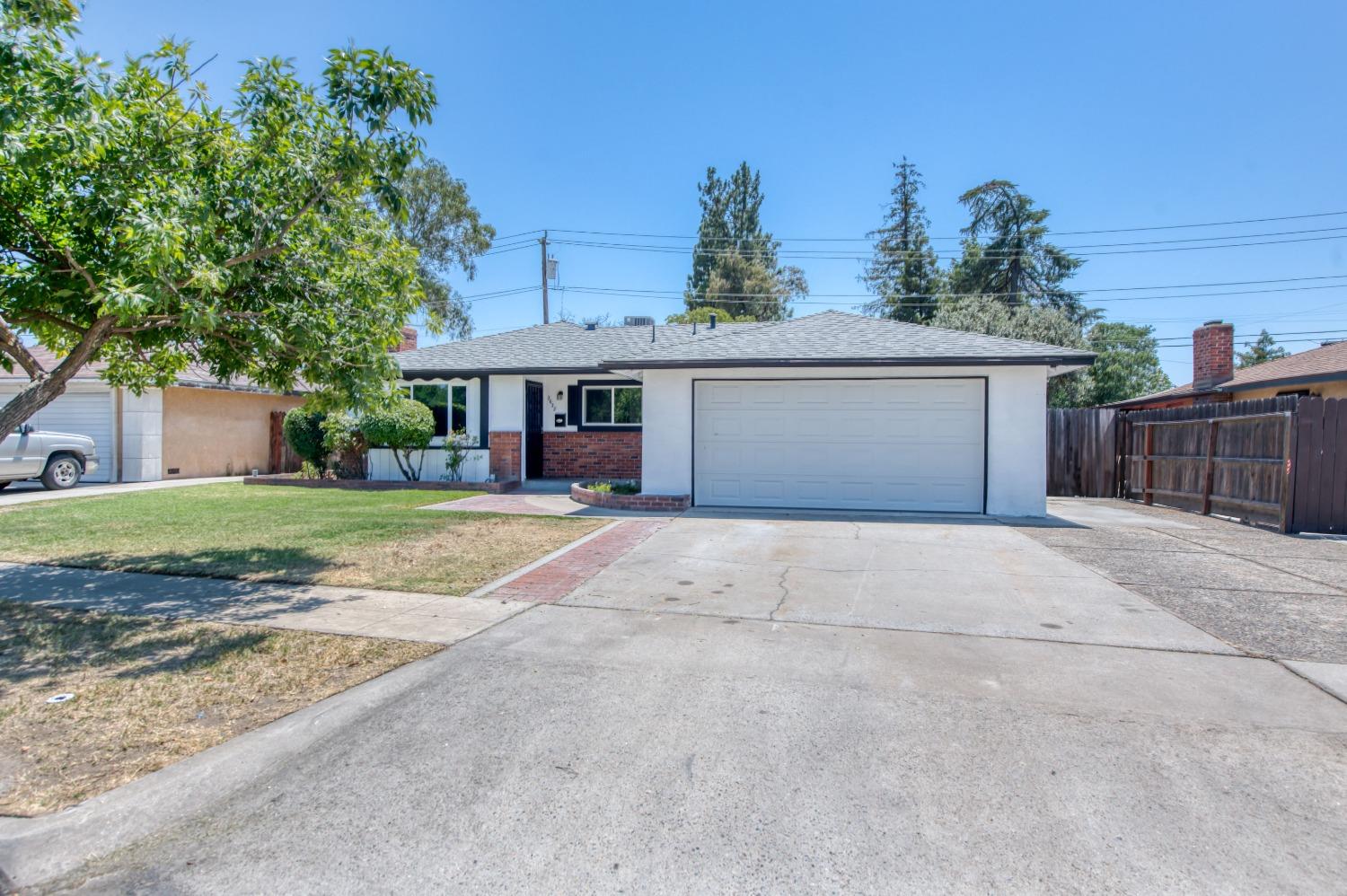 2632 E Griffith Way, Fresno, CA 93726