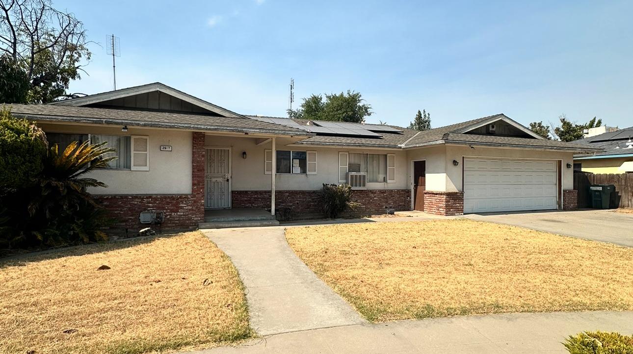 2917 E Donahoo St, Fresno, CA 93721