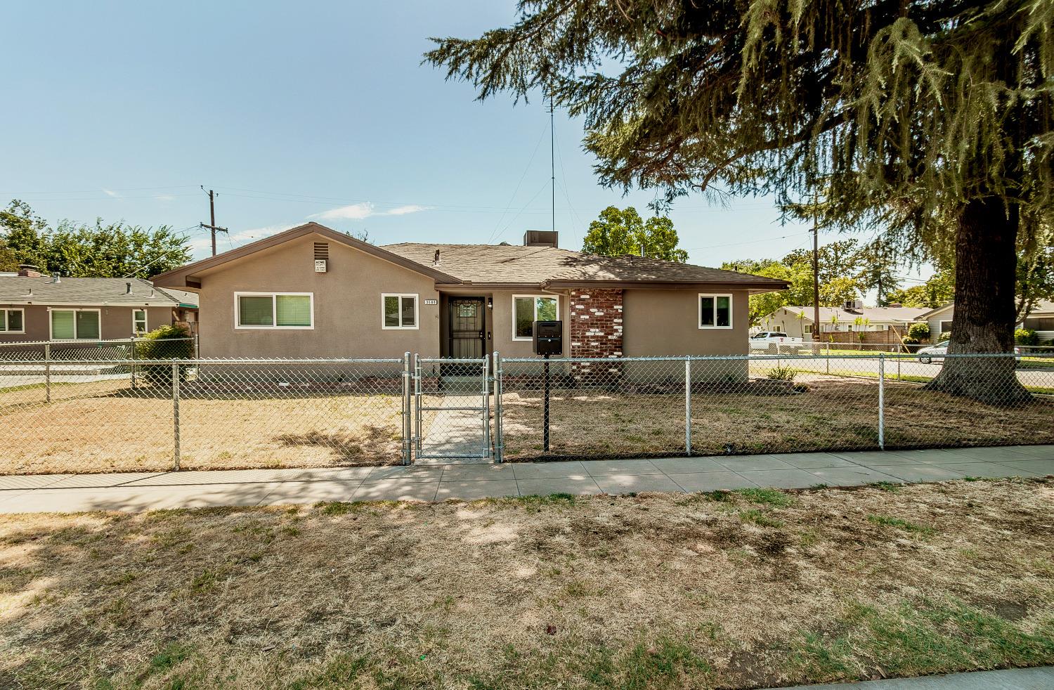 3688 N Anna St, Fresno, CA 93726
