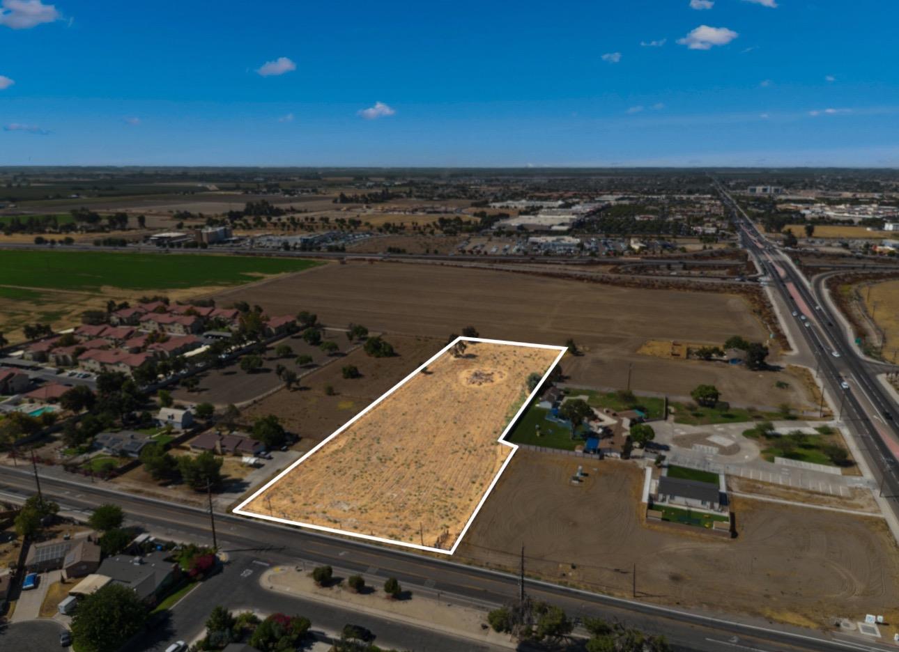 1799 W hanford armona rd, Hanford, CA 93230