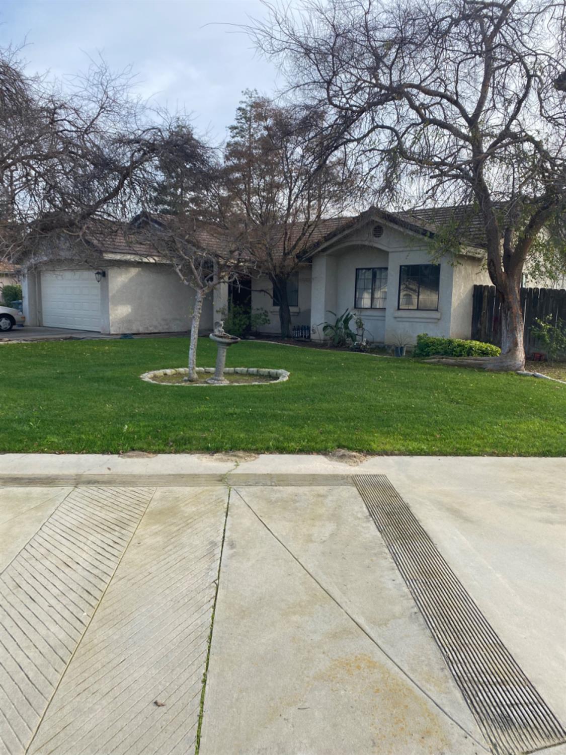 2111 Oak St, Selma, CA 93662