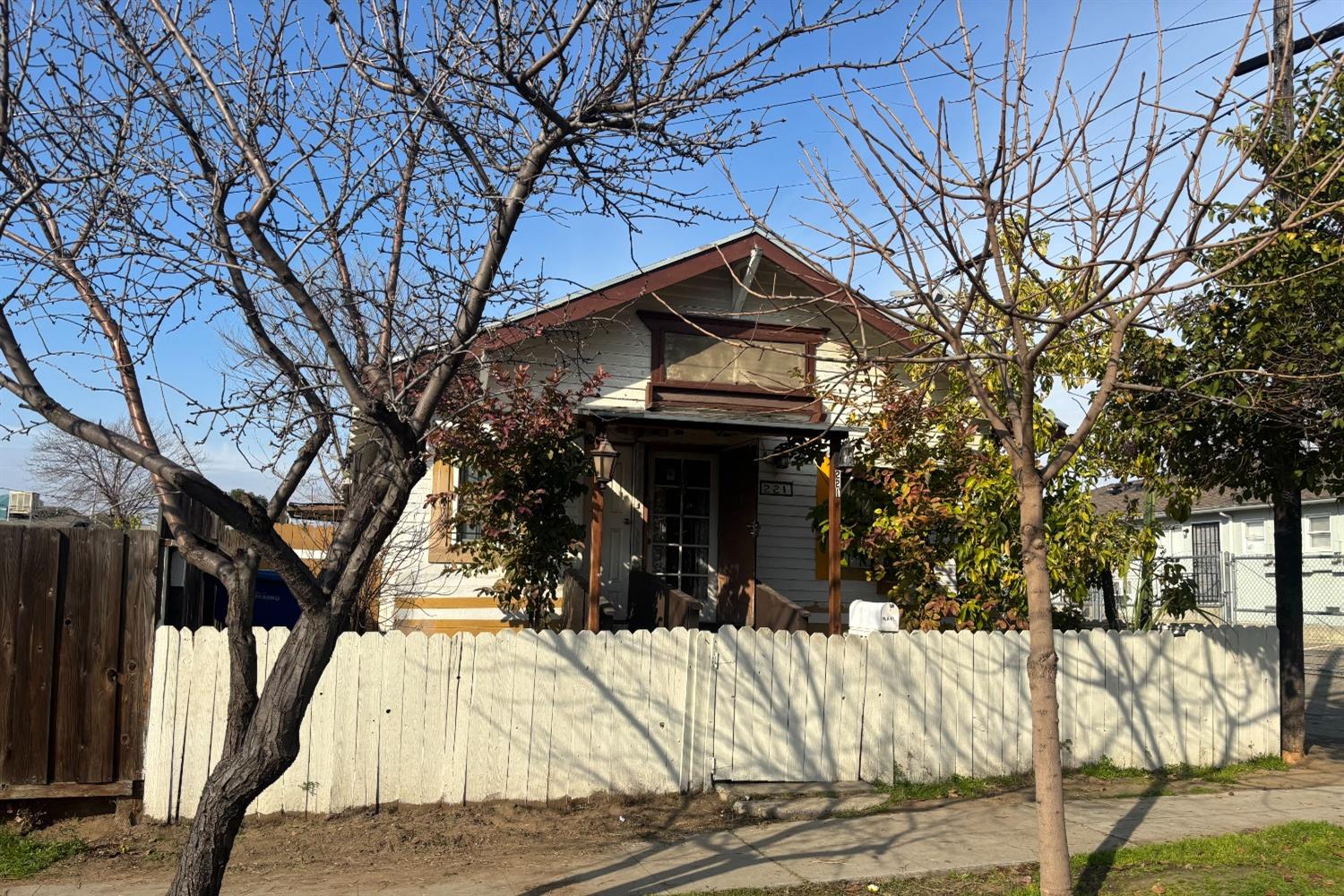 221 N Orchard St, Fresno, CA 93701