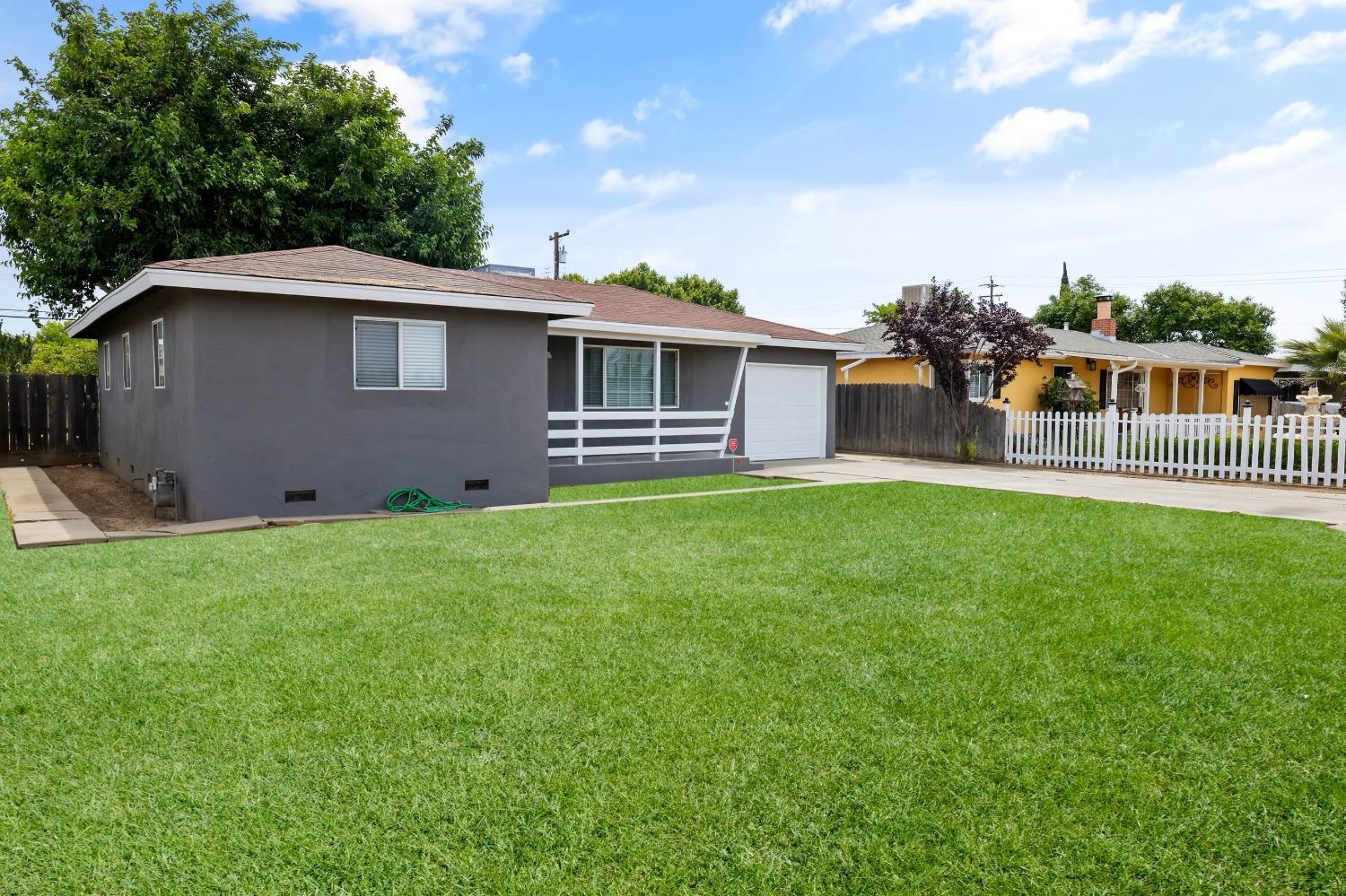 261 Minnewawa Ave, Clovis, CA 93612