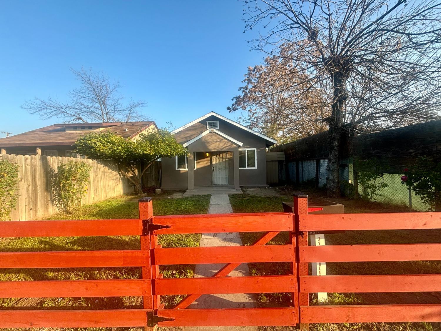 3727 E Tulare, Fresno, CA 93702