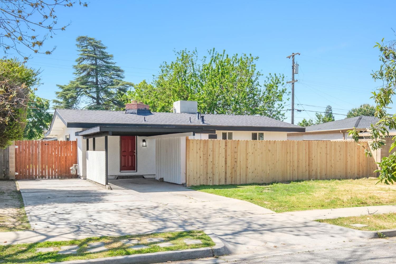 2732 E Lansing Way, Fresno, CA 93726