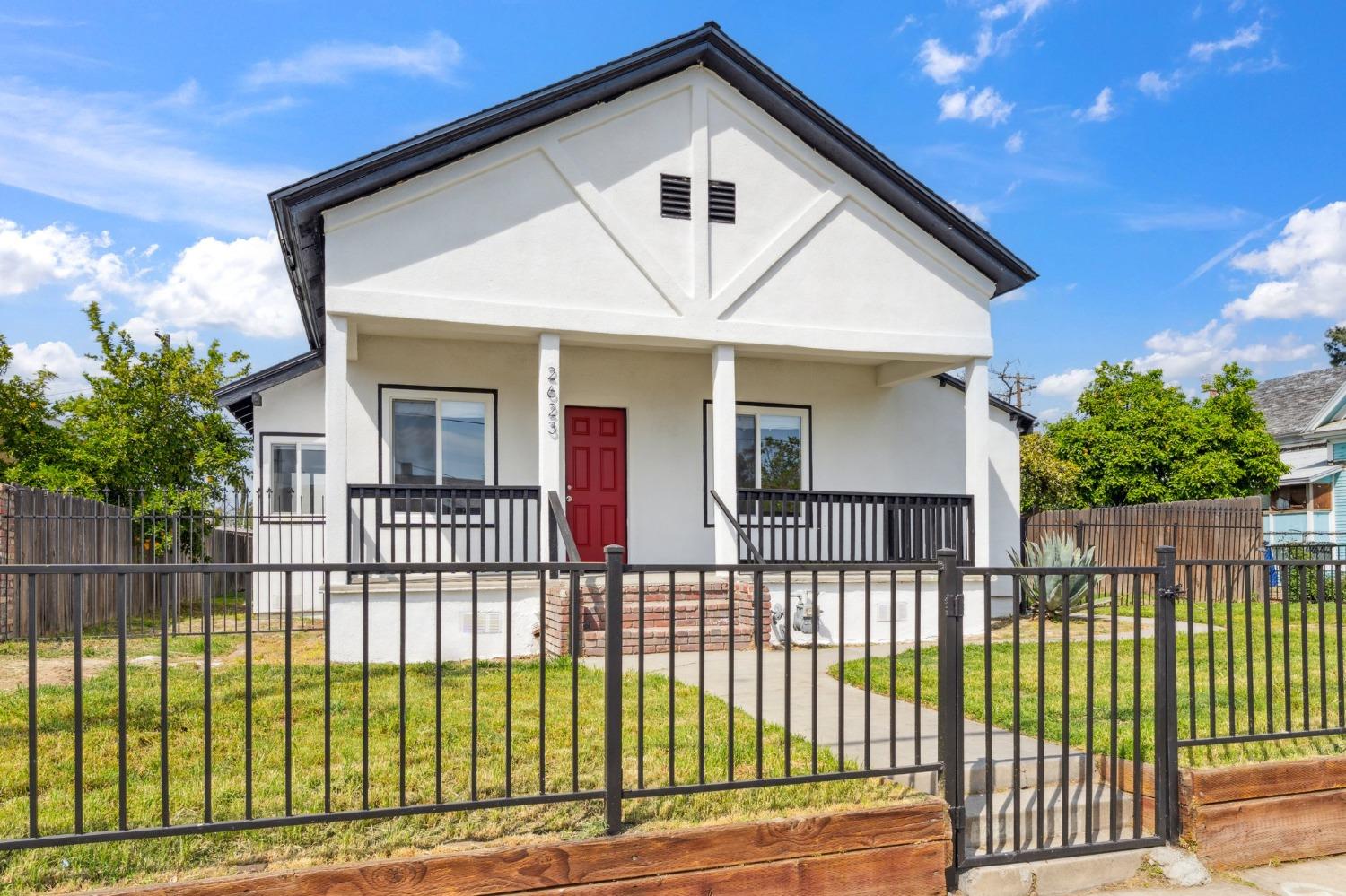 2623 E McKenzie, Fresno, CA 93701