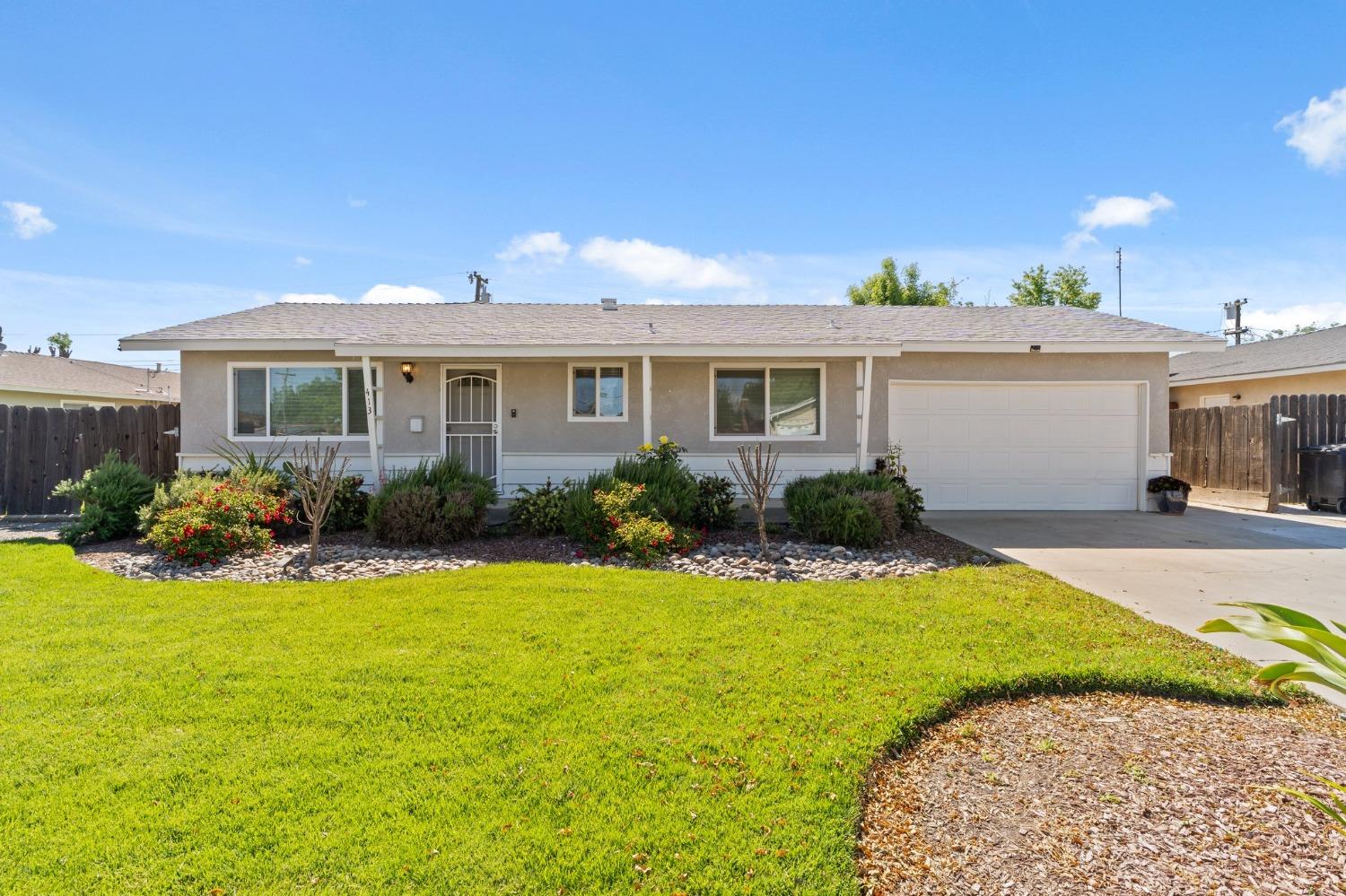 413 W Burlwood Ln, Lemoore, CA 93245