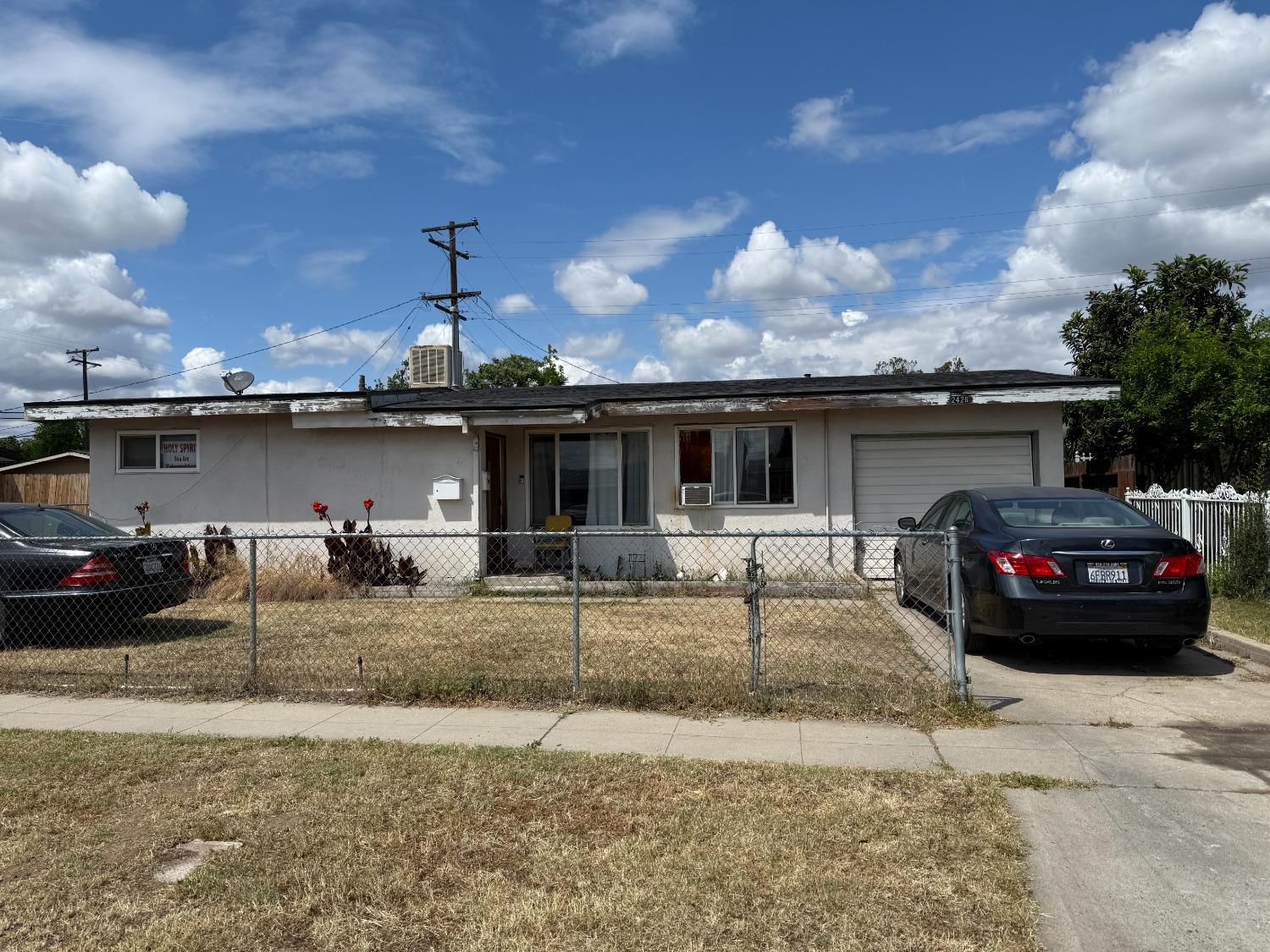 2426 W Andrews Ave, Fresno, CA 93705