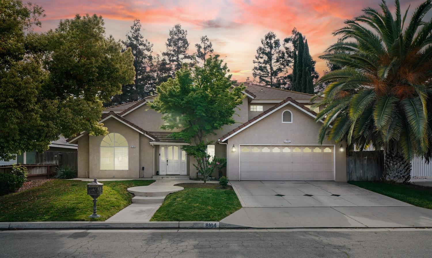 8164 N 8Th St, Fresno, CA 93720