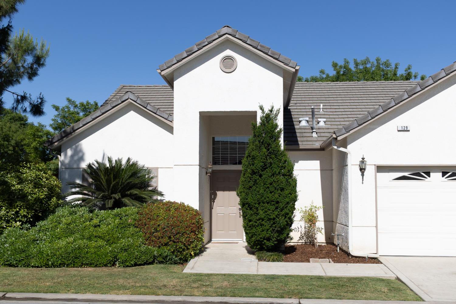 2300 Sierra Ave #129, Kingsburg, CA 93631