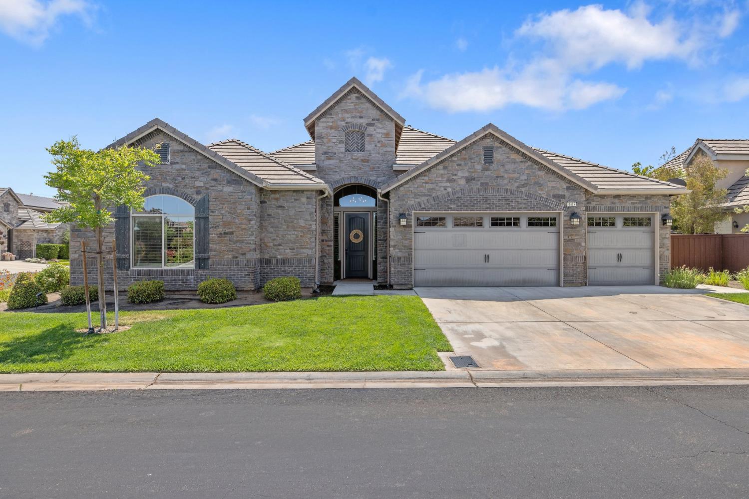 4418 N Golden Sunset Way, Clovis, CA 93619