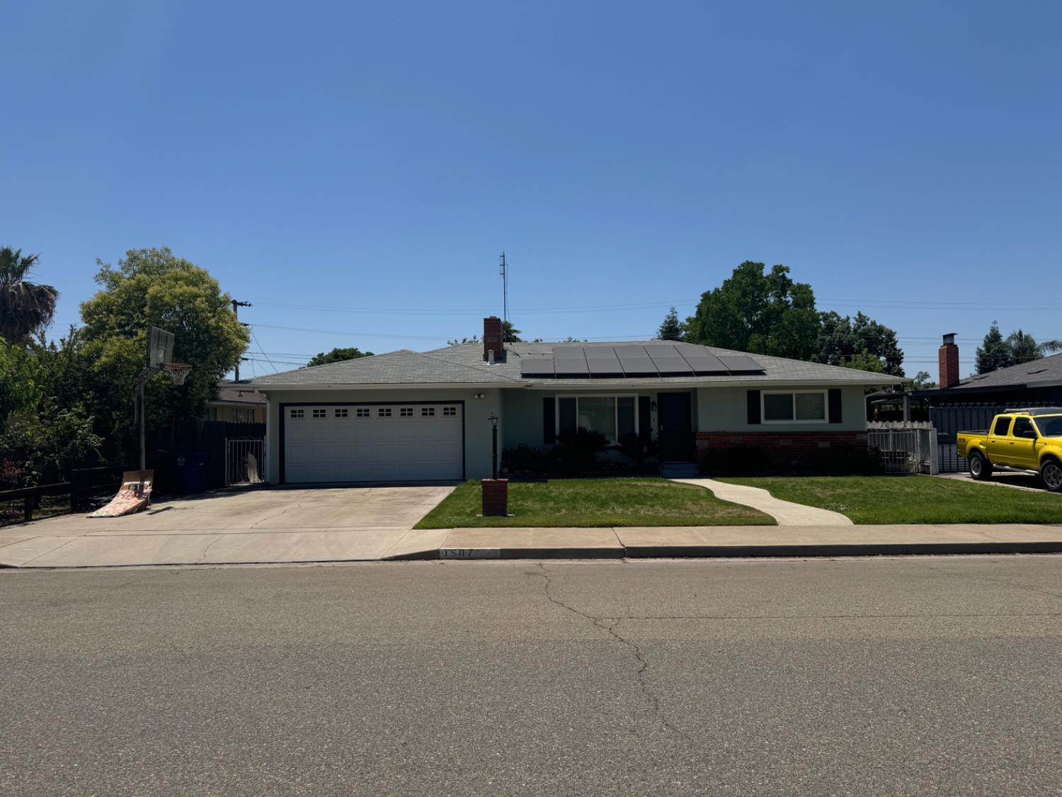 1507 2nd St, Sanger, CA 93657