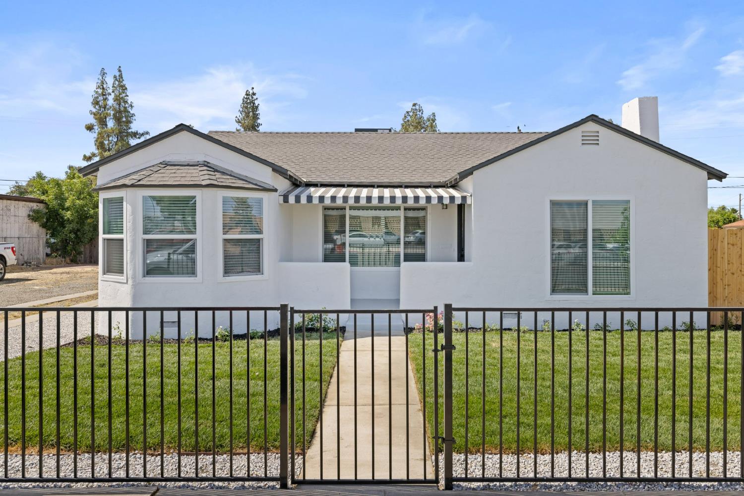 211 E Grangeville Blvd, Hanford, CA 93230