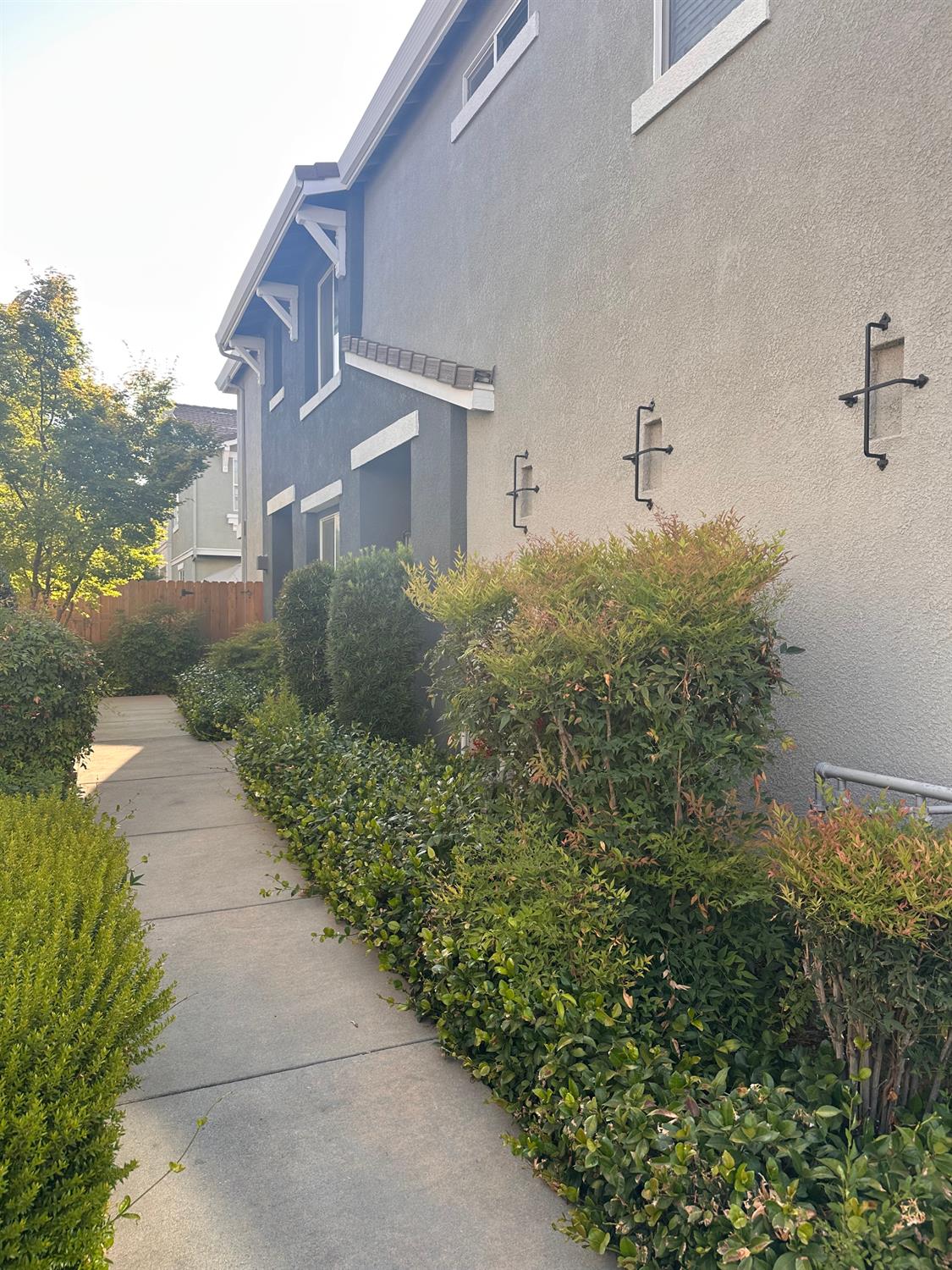 364 N Raphael Ln, Clovis, CA 93611