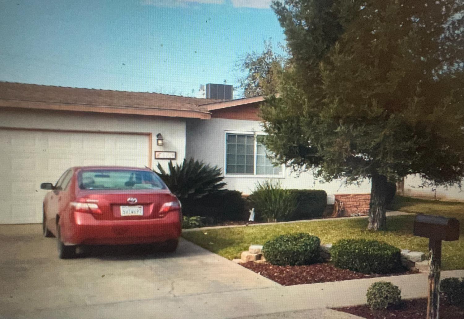 1206 Merced St, Madera, CA 93638