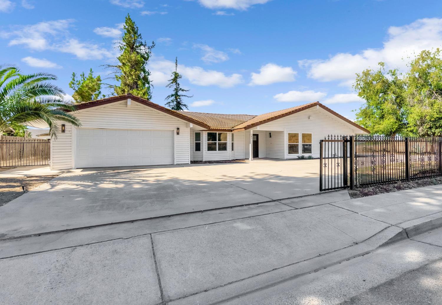 146 Sierra Ave, Clovis, CA 93612