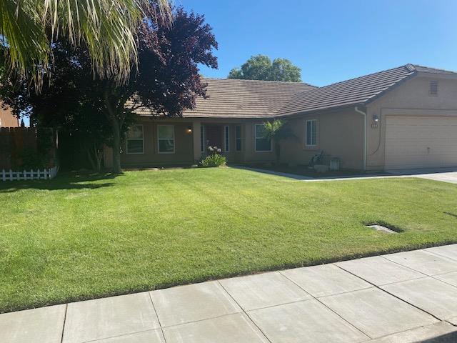 554 St Michelle Dr, Madera, CA 93637