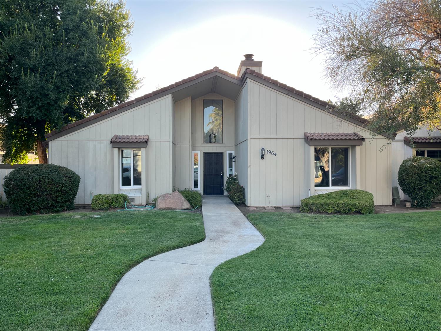 1964 Cougar Ln, Clovis, CA 93611