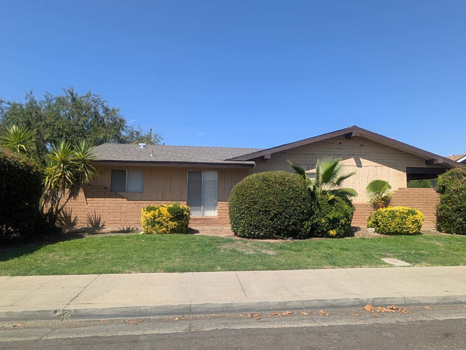 95 W Santa Ana Ave, Clovis, CA 93612