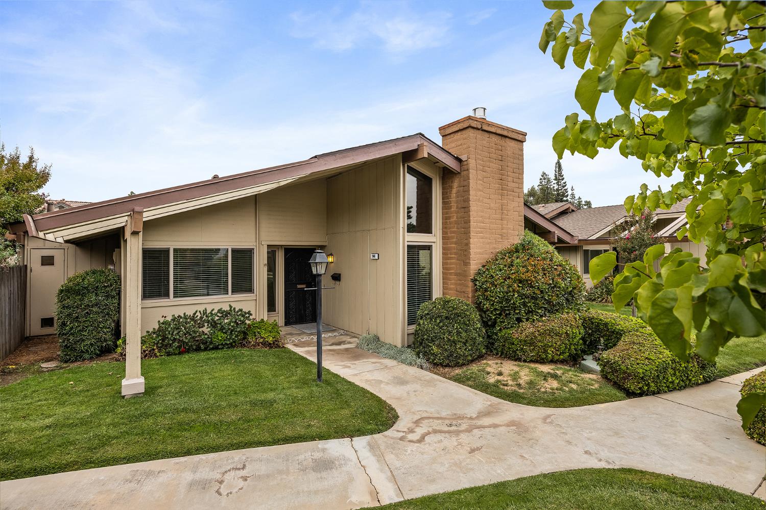 548 W San Jose Ave, Fresno, CA 93704